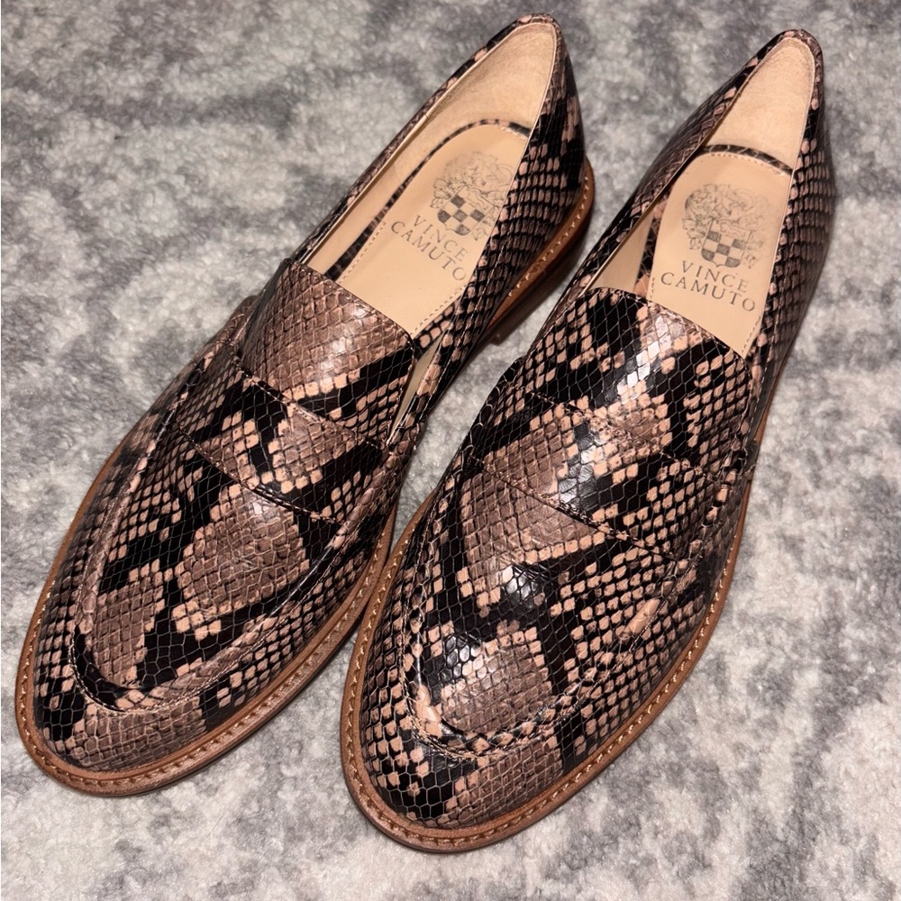 Vince Camuto Snake print Narrow Loafers Woman’s 8